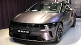 Zeekr 7GT debutta in Italia alla Milano Design Week: la berlina elettrica che vuole rimettere il guidatore al centro