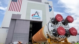 Lo stadio centrale di NASA SLS per la missione Artemis II è arrivato al Kennedy Space Center