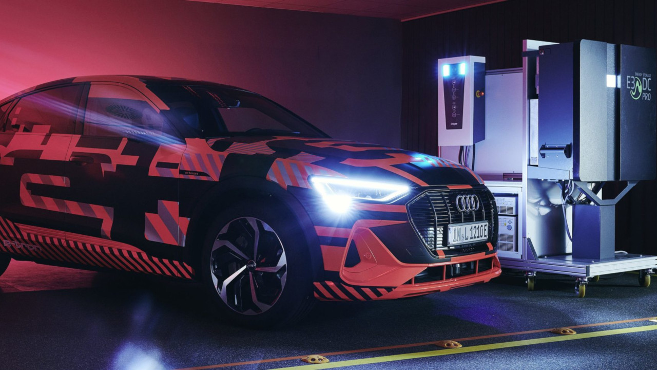 Audi sviluppa la ricarica CC bidirezionale: connessione diretta tra auto e rete elettrica