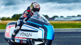 Max Biaggi a caccia del record di velocità con l'elettrica Voxan Wattman