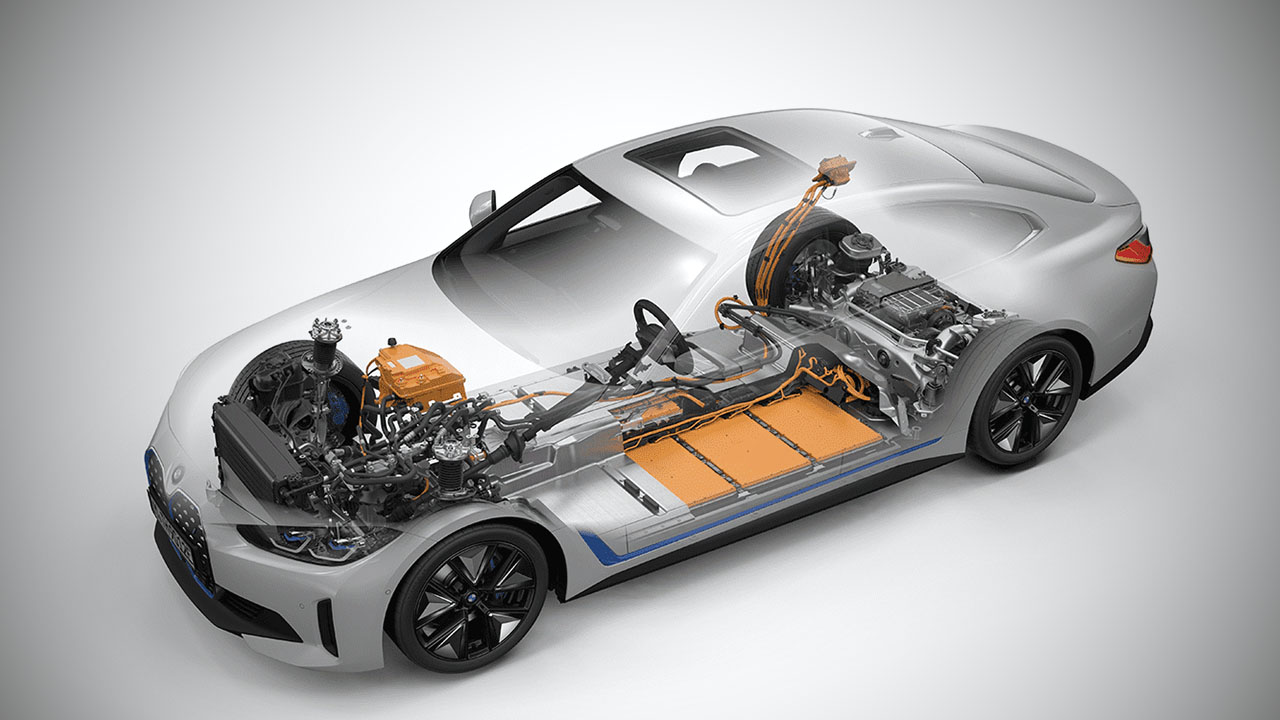 BMW i4, appena nata e già un richiamo: in alcune auto mancano le protezioni della batteria