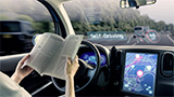 Auto a guida autonoma: si fida solo il 12% degli americani. E voi vi fidereste?