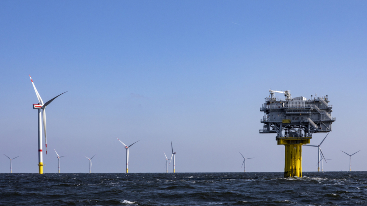 Rinnovabili: il parco eolico offshore ibrido ha appena ricevuto la sua prima turbina 