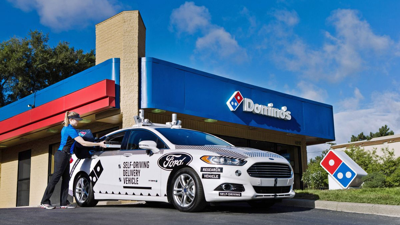 Domino's Pizza e Ford insieme con un'auto a guida autonoma per la consegna delle pizze