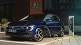 Volkswagen e ibride plug-in: presto 100 km di autonomia e ricarica fast