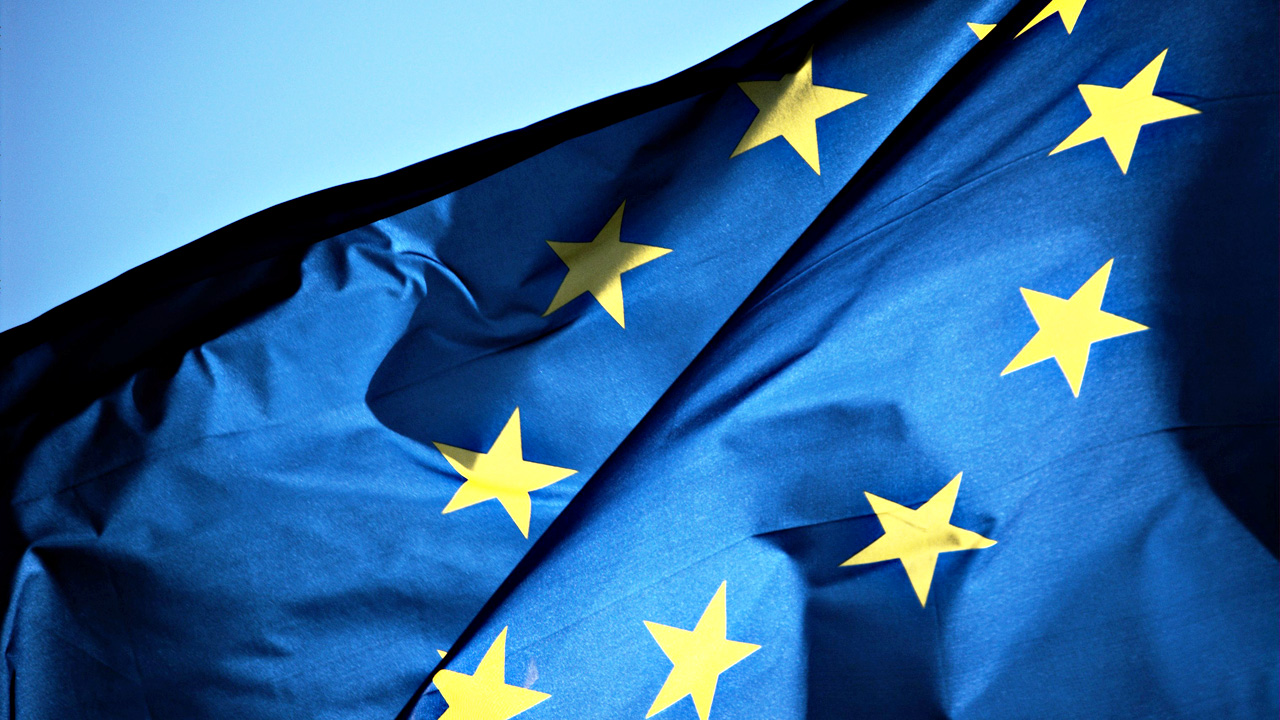 Unione Europea: 8 milioni di euro all'Italia per l'installazione di 14 mila punti per la ricarica delle auto elettriche