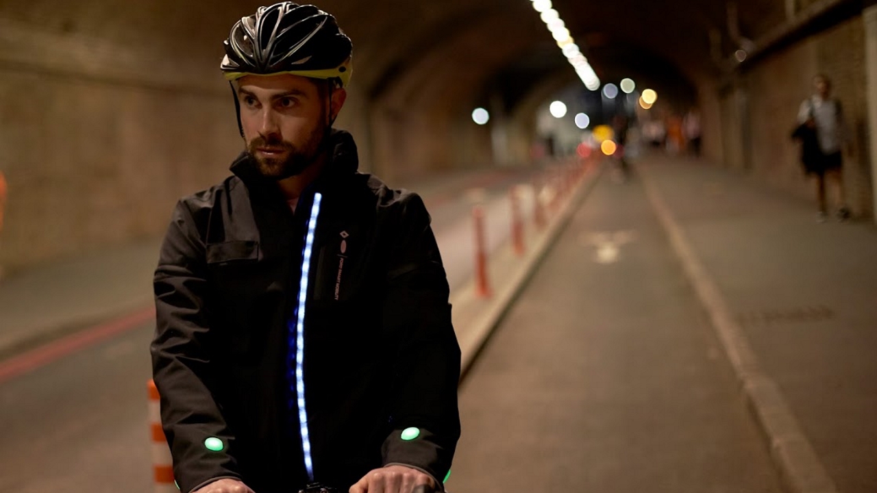 Ford Smart Jacket: un dispositivo indossabile che aiuta i ciclisti a orientarsi nella giungla urbana