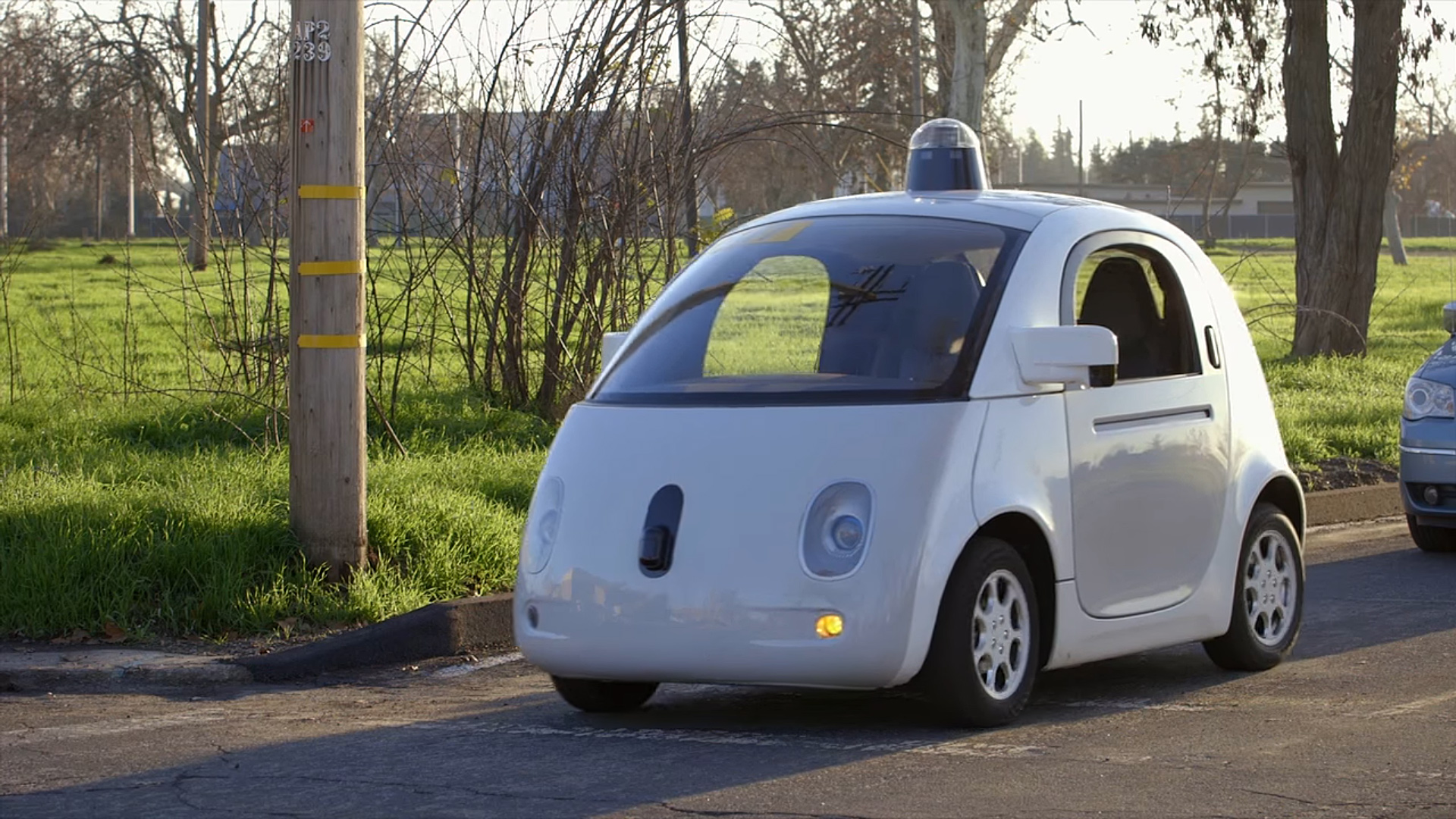 Google fa marcia indietro sull'auto senza volante e pedali