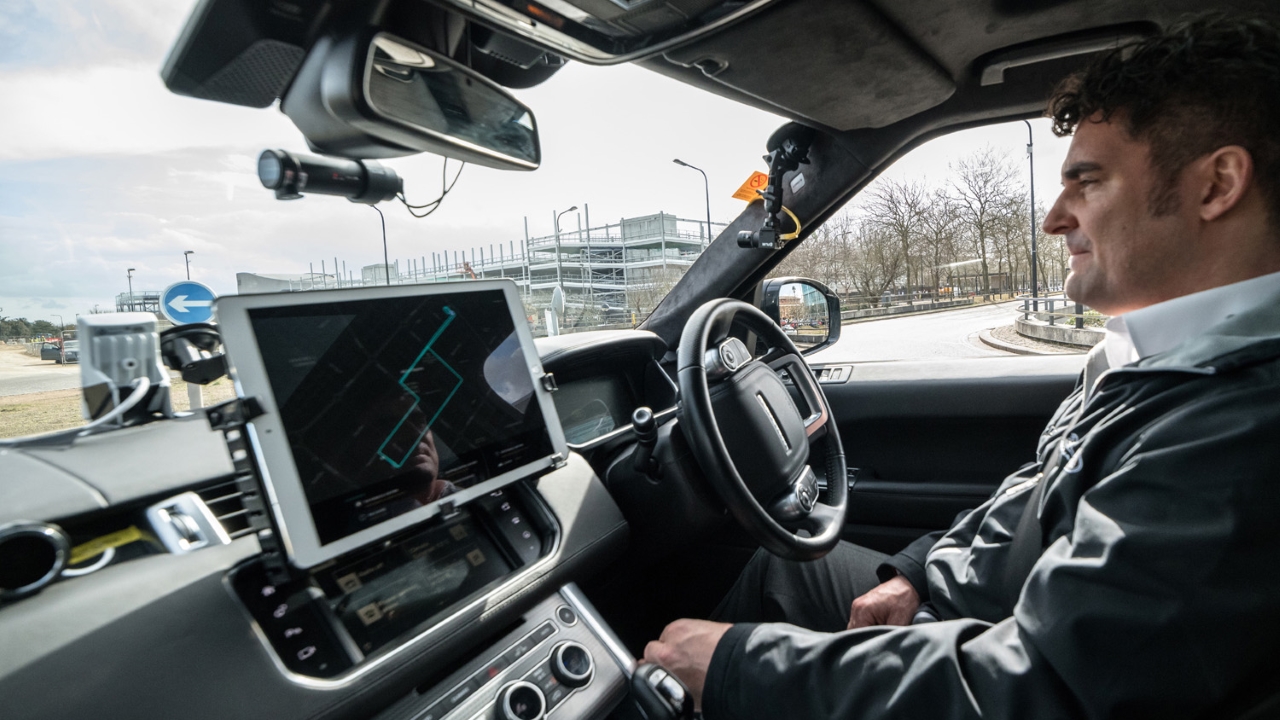 Jaguar Land Rover: sistema Self-driving Valet parcheggia il veicolo in maniera autonoma
