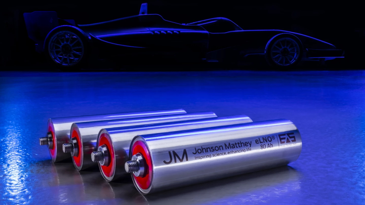 Auto da corsa elettriche più performanti grazie alle nuove tecnologie per il catodo delle batterie