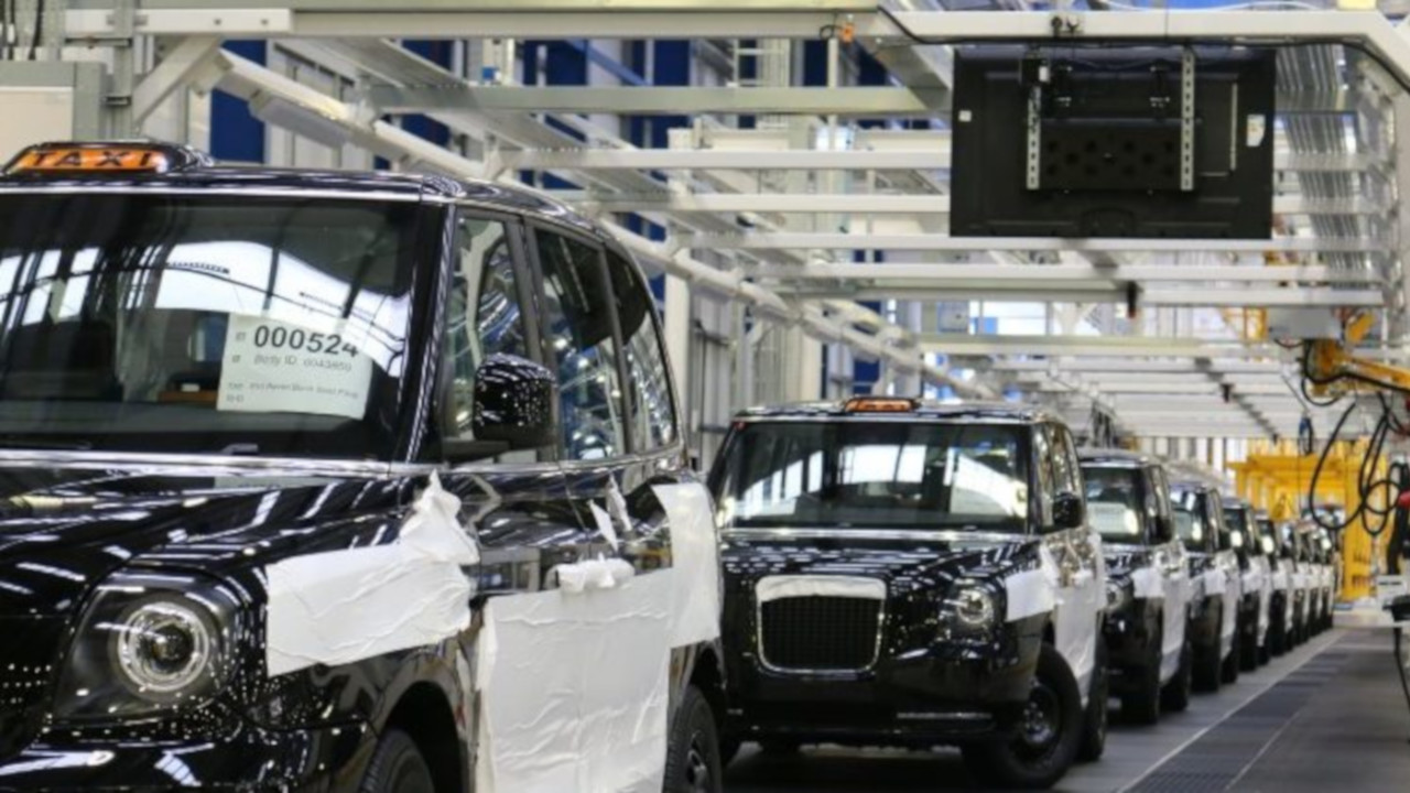LEVC, riprende la produzione dei taxi elettrici londinesi: di serie con plexiglass tra i vani