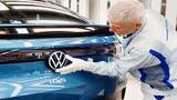 Volkswagen, via al 20% dei suoi dipendenti amministrativi per risparmiare quasi 11 miliardi di dollari 