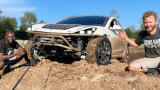 Una Tesla Model 3 da fuoristrada? ecco il progetto della Grind Hard Plumbing Co.