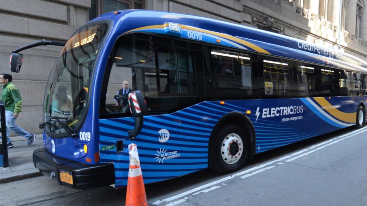 New York, tutti autobus pubblici elettrici entro il 2040: campagna spinta da ElectrifyNY