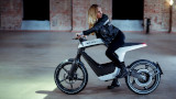 NOVUS, la moto elettrica compatta e leggera: fatta a mano e tutta in fibra di carbonio