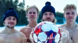 OnePlus organizza una partita di calcio sul ghiaccio per il lancio del OnePlus 12