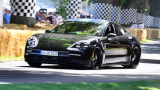 L'elettrica Porsche Taycan scende in pista al Festival of Speed a Goodwood: ecco il video