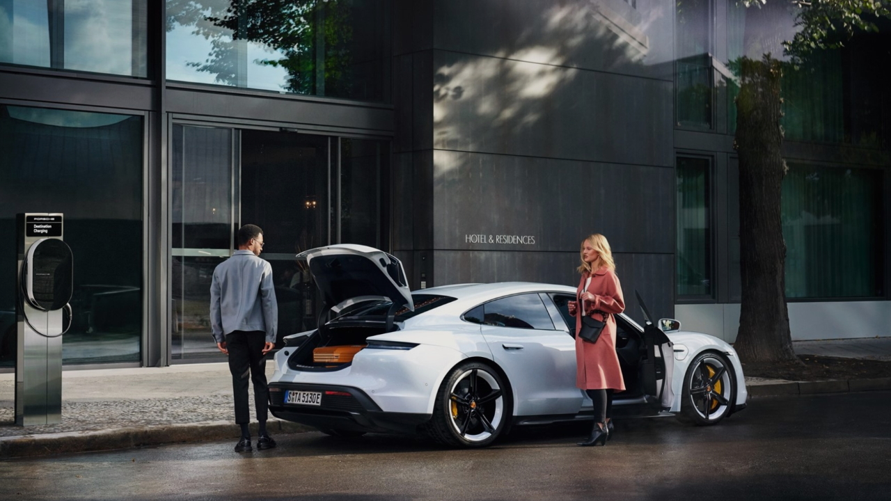 Porsche sta investendo su un'infrastruttura di ricarica su scala globale