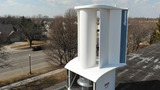 Una turbina eolica come sedici pannelli solari, ecco come ottimizzare lo spazio sul tetto di casa 