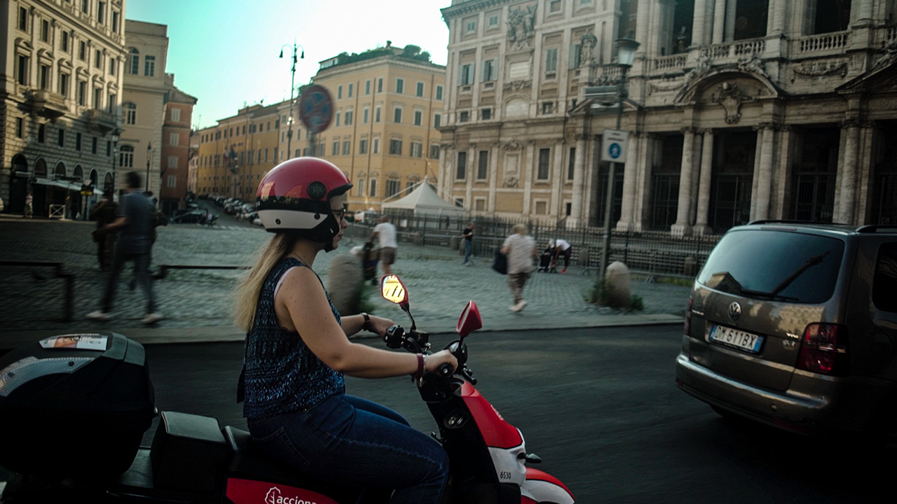 ACCIONA, lo scooter sharing 100% elettrico a Roma: ecco i prezzi