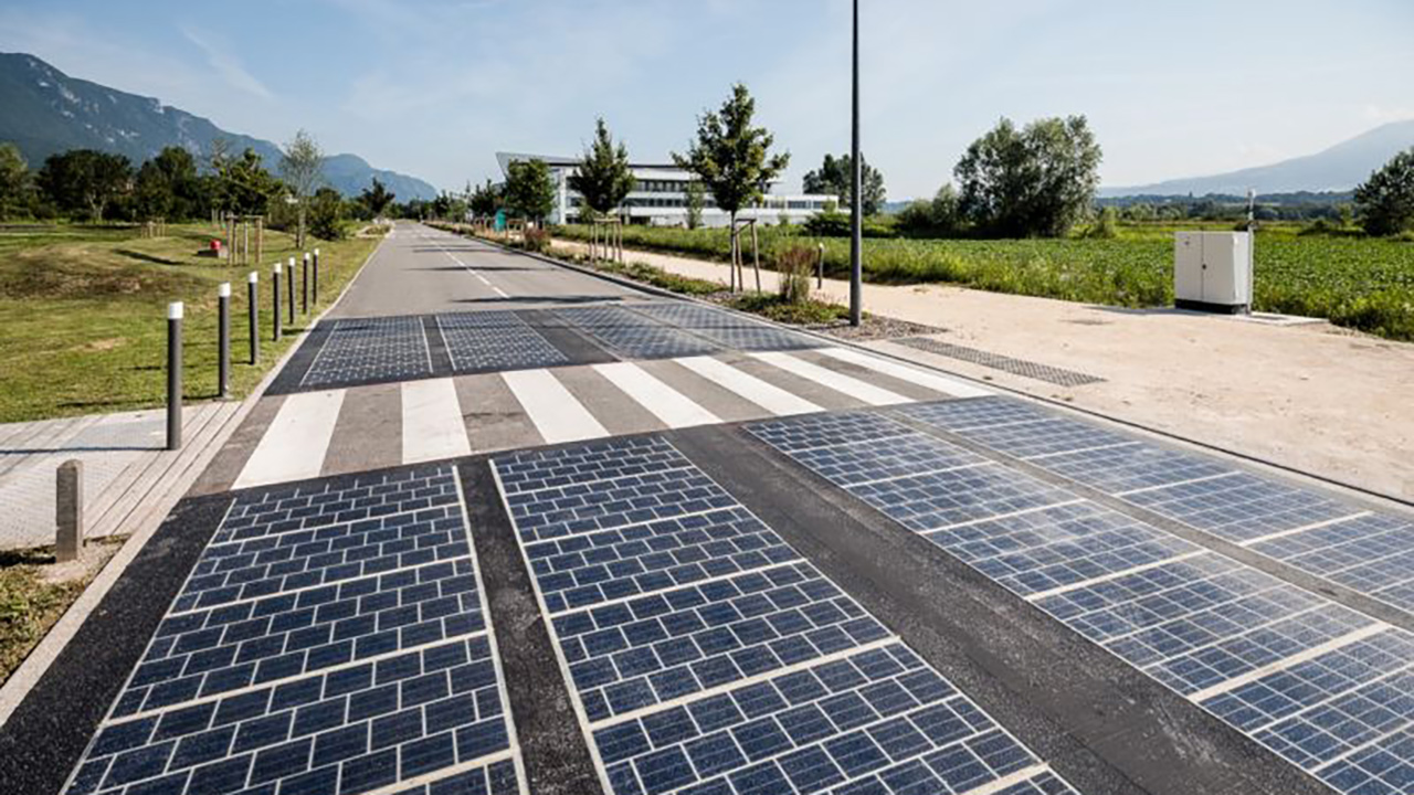 Pannelli solari al posto della strada in Francia, ma i risultati non sono entusiasmanti