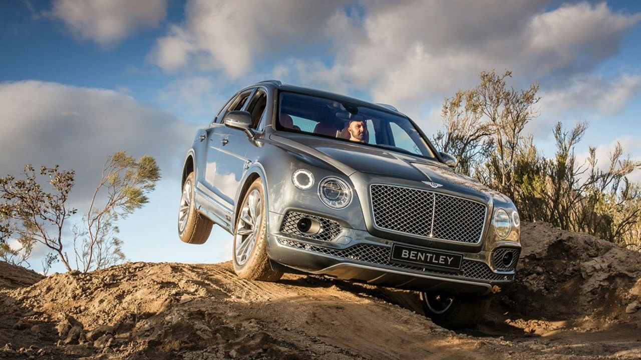 Bentley sposa l'elettrico: dal 2030 solo veicoli di questo tipo