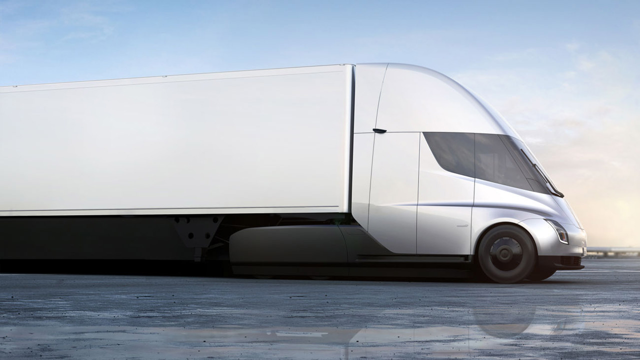Tesla Semi: svelato ufficialmente il camion elettrico da 500 miglia di autonomia (e un milione di garanzia)