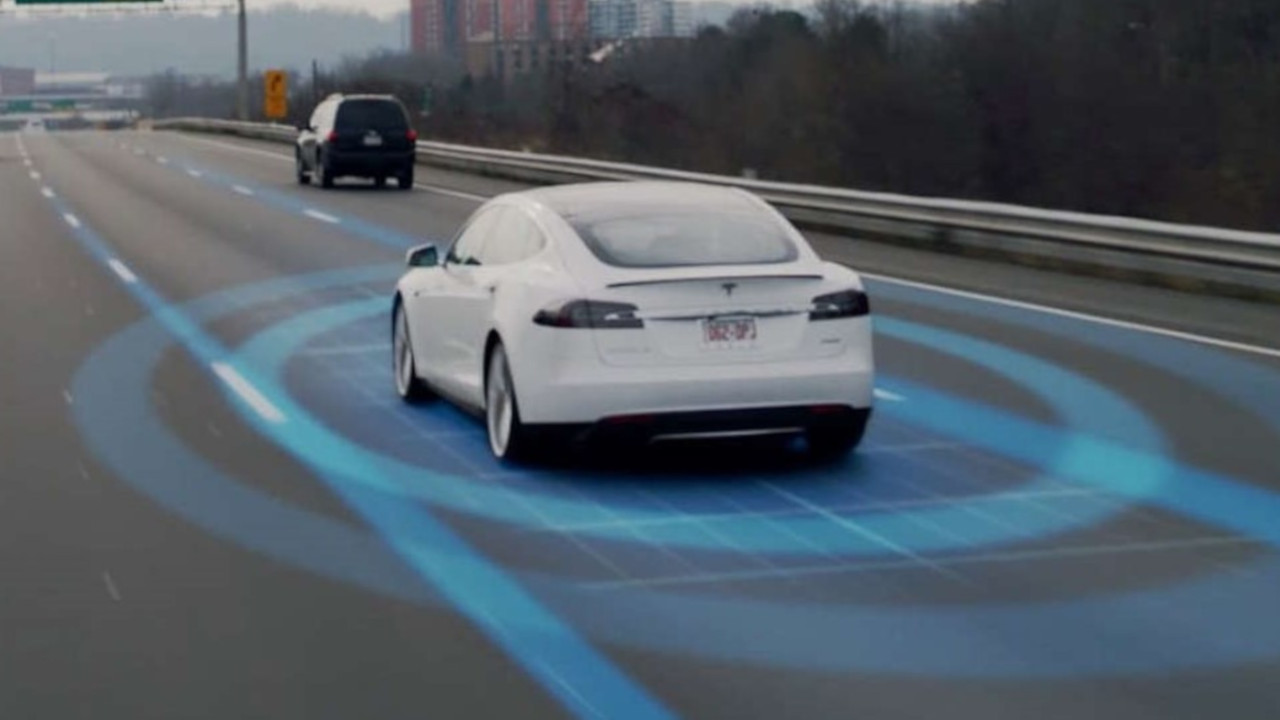 Tesla, video a 360 gradi di ciò che vede la vettura tramite le otto telecamere di bordo