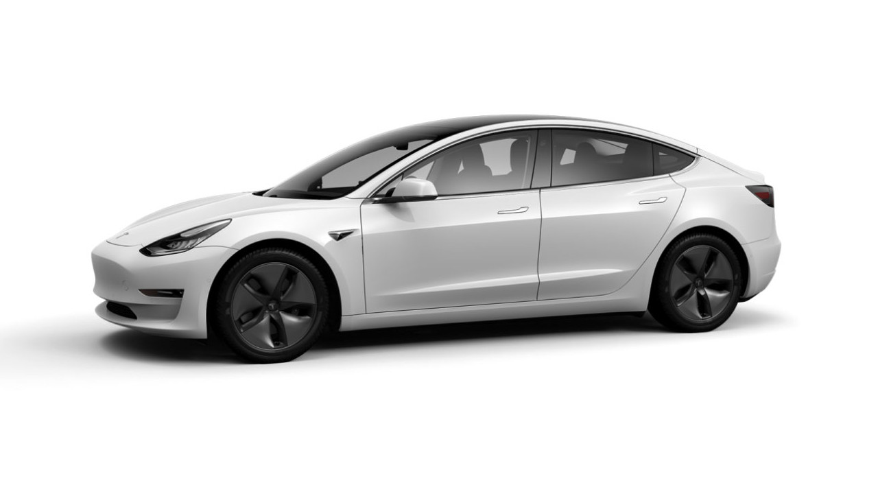 Tesla, completata la prima Model 3 su suolo cinese: dal 14 ottobre il via alla produzione di massa