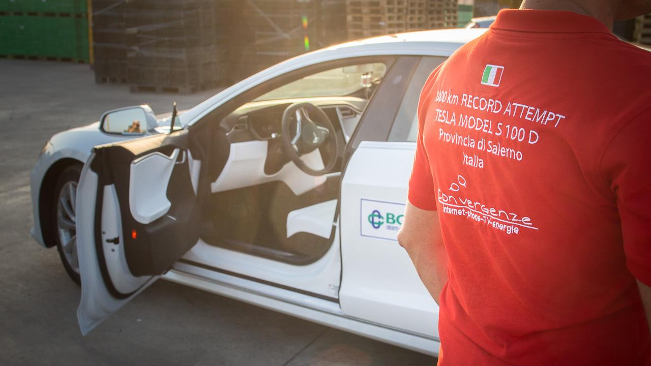 Nuovo record per la Tesla Model S: team italiano supera i 1.000 km con una sola carica