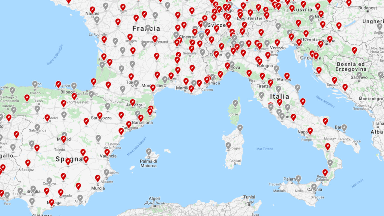 Tesla aggiorna la mappa delle stazioni Supercharger: raddoppieranno in Italia, raggiungendo anche le isole