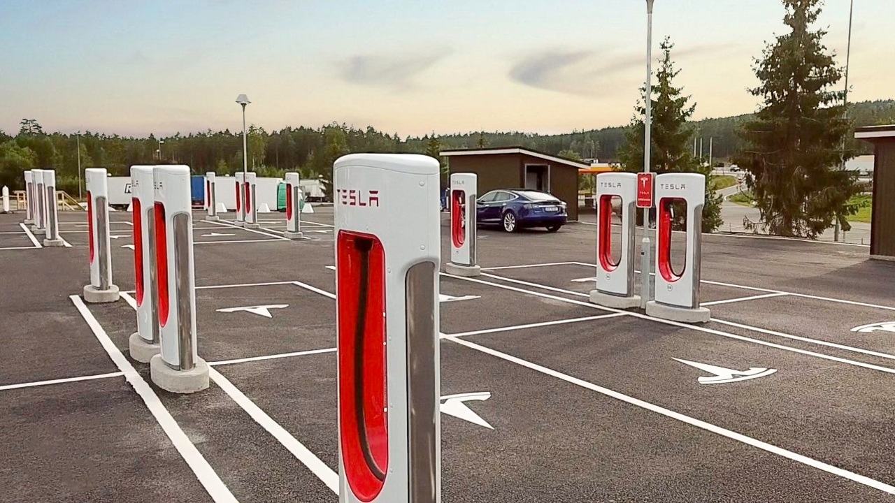 Supercharger Tesla aperti a tutti i veicoli? Per ora da settembre 2022, in Novegia