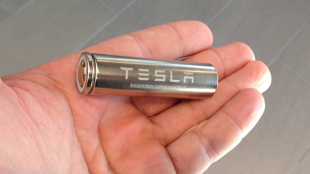 Tesla al lavoro su una batteria che funziona per 1 milione di miglia