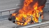 Le batterie dei veicoli elettrici possono incendiarsi anche dopo che il fuoco è stato domato