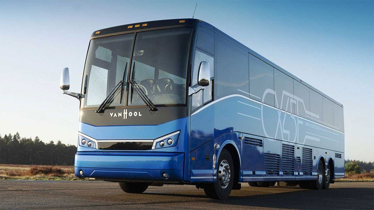 Van Hool negli USA con il suo primo bus gran turismo elettrico: 676 kWh di batterie e autonomia fino a 500 km