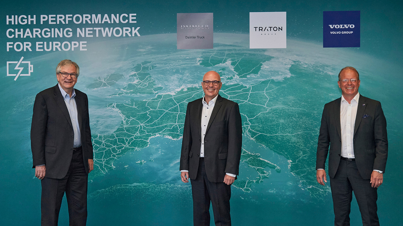 Volvo, Daimler e Traton Group insieme per una rete di ricarica europea per camion elettrici