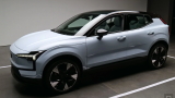 Volvo EX30: il SUV compatto elettrico super potente. Immagini e prezzo