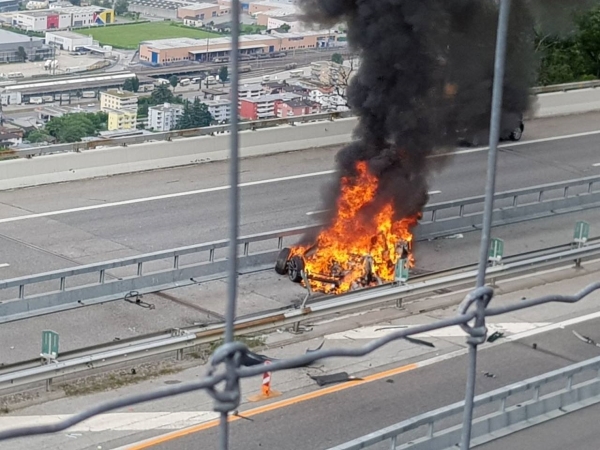 Tesla incendio a Bellinzona